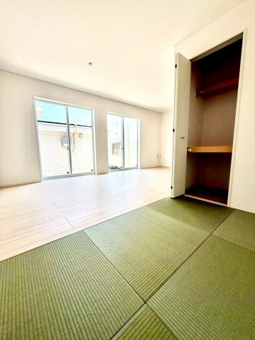 クレイドルガーデンうるま市与那城屋慶名 第６・３号棟の和室|生活に和の趣をもたらすタタミコーナー３帖・押し入れ収納付き