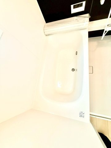 クレイドルガーデンうるま市与那城屋慶名 第６・３号棟の浴室|追い焚き機能付きのバスタブ