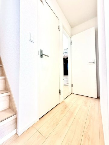 クレイドルガーデンうるま市与那城屋慶名 第６・３号棟のその他|１階廊下＆階段