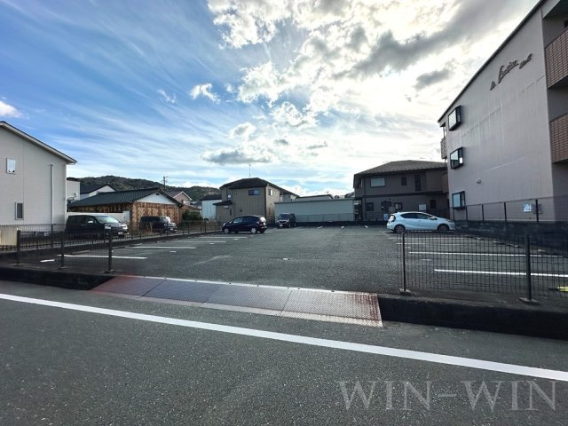 Limpia緑ヶ丘の駐車場