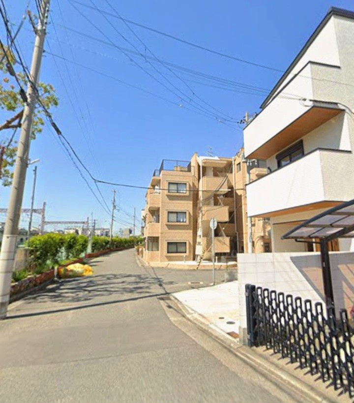 灘区稗原町3丁目　中古戸建の前面道路含む現地写真