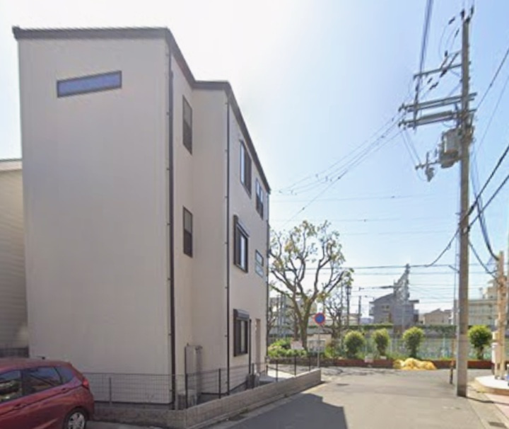 灘区稗原町3丁目　中古戸建の前面道路含む現地写真