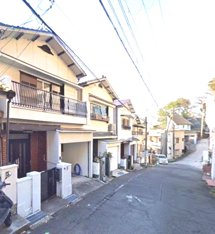 兵庫区千鳥町4丁目　中古戸建の前面道路含む現地写真|前面道路　北側　幅員5.9ｍ