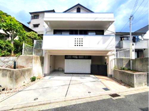 西宮市五月ヶ丘　中古戸建の駐車場|陽光あふれるこの地で叶えるマイホーム