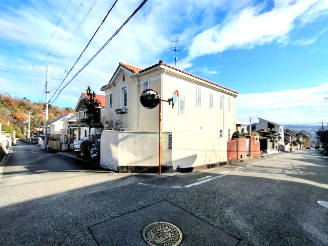 宝塚市泉ガ丘の前面道路含む現地写真