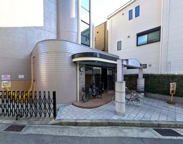 ドルフィンズマンション板宿のエントランス