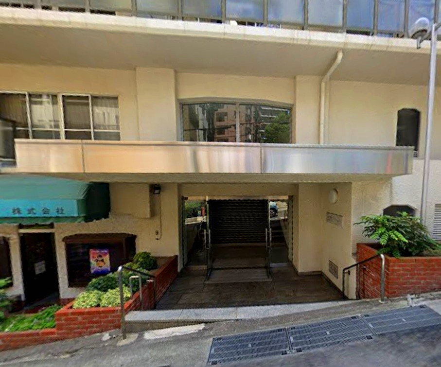花隈ダイヤハイツのエントランス