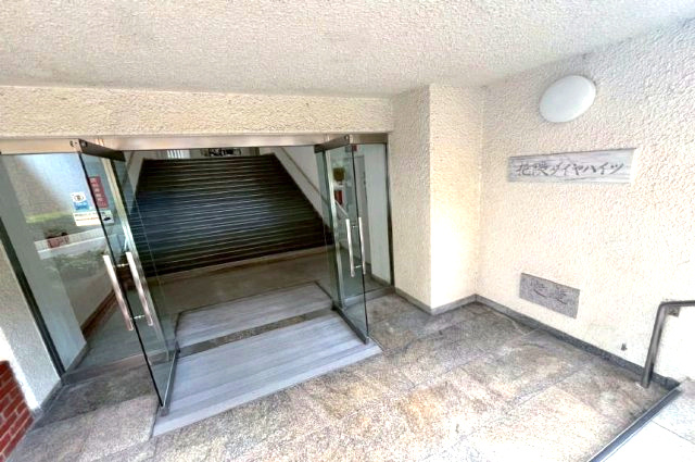 花隈ダイヤハイツのエントランス