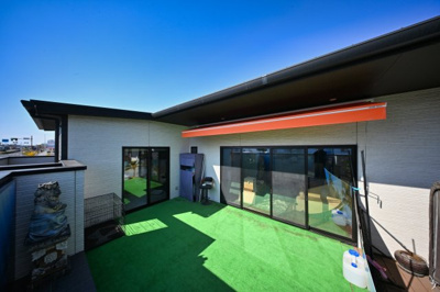 【庭】 | 館林市富士見町　平屋建て中古戸建 | 広い中庭でBBQやガーデニング、ドッグランなど夢が広がりますね♪