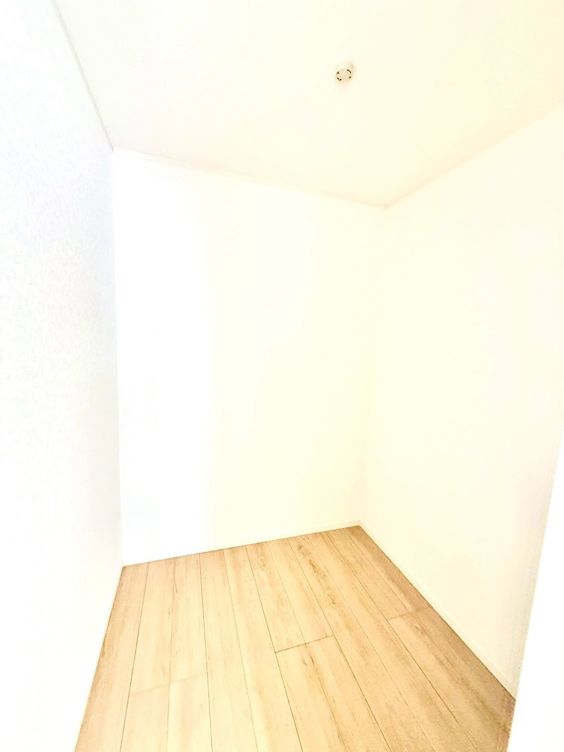 クレイドルガーデンうるま市与那城屋慶名 第６・４号棟の洋室|２階主寝室6.5帖には、季節物の入れ替えが楽々なWIC２帖を設置