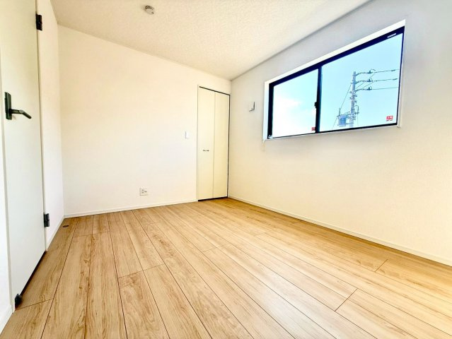 クレイドルガーデンうるま市与那城屋慶名 第６・４号棟の洋室|二面採光の２階洋室６帖＋WIC２帖