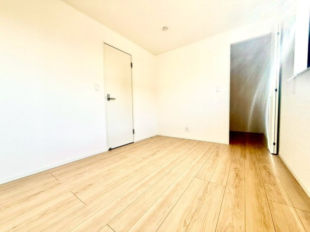 クレイドルガーデンうるま市与那城屋慶名 第６・４号棟の洋室|二面採光の２階洋室６帖＋WIC２帖