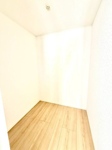クレイドルガーデンうるま市与那城屋慶名 第６・４号棟の子供部屋|２階洋室６帖には、季節物の入れ替えが楽々なWIC２帖を設置