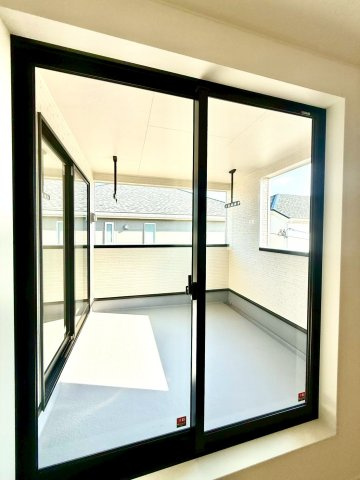 クレイドルガーデンうるま市与那城屋慶名 第６・４号棟のバルコニー|急な雨も安心♪様々な用途に使える広々二面インナーバルコニー