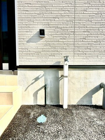 クレイドルガーデンうるま市与那城屋慶名 第６・４号棟のその他|屋外水栓付きで、洗車やガーデニング等、外回りのお手入れもスムーズに◎