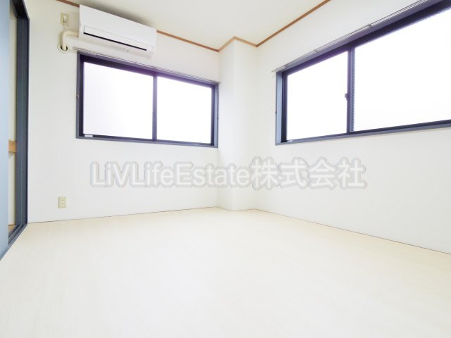 グランディール天神の洋室