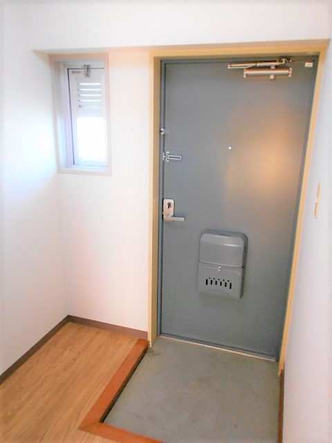 ビレッジハウス秋多5号棟の玄関