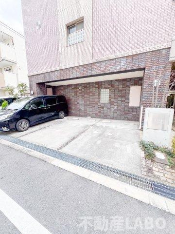 ジュネスガーデンの駐車場