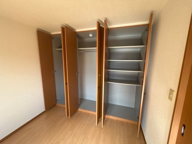 ヴェルドミール豊浜の洋室