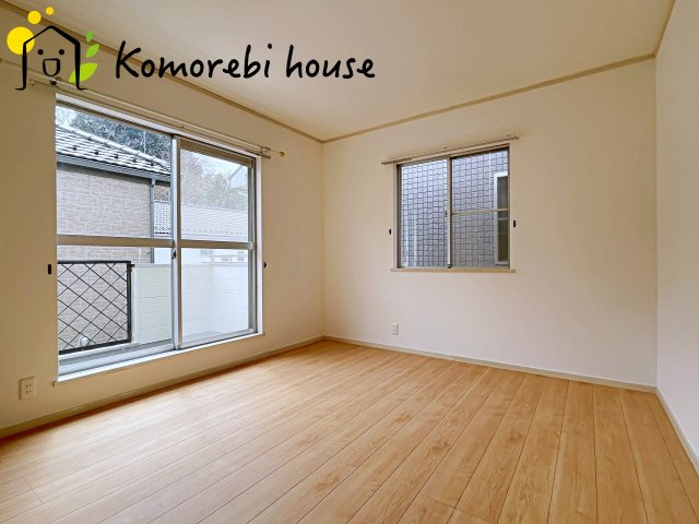 蓮田市西新宿　１期　中古戸建の寝室|開放的な寝室です
