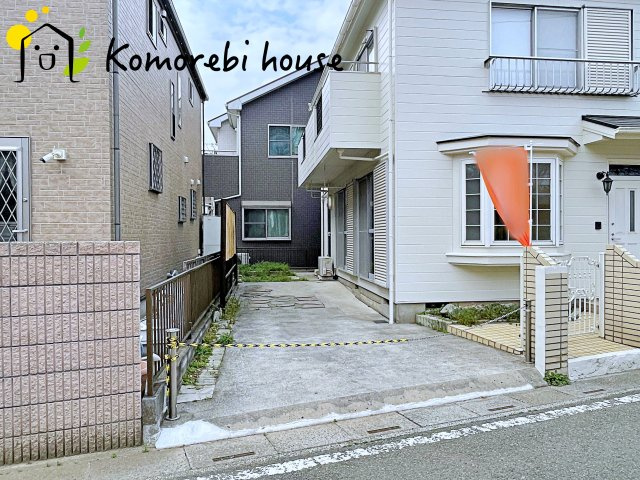 蓮田市西新宿　１期　中古戸建の駐車場|駐車場に車を止められます