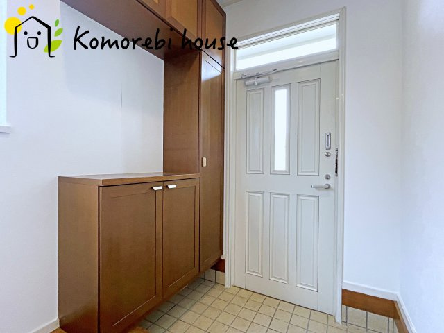 蓮田市西新宿　１期　中古戸建の玄関|明るい玄関です