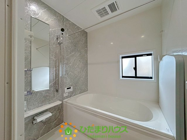 宮代町和戸7期　新築一戸建て　グラファーレの浴室|マグネットが壁につき浮かせて収納！！