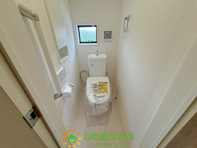 宮代町和戸7期　新築一戸建て　グラファーレのトイレ|温水機能充実！！