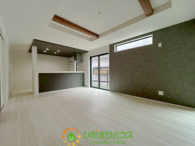 宮代町和戸7期　新築一戸建て　グラファーレの居間・リビング|16帖のLDK！！