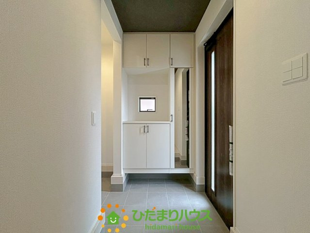 宮代町和戸7期　新築一戸建て　グラファーレの玄関|土間収納もついてる広い玄関！！