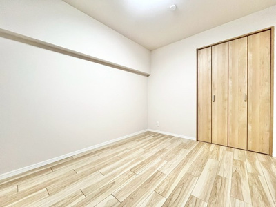 【寝室】 | 公社千里山田D住宅A-２棟 | 現在ご返済中のカーローン・カードローン・教育ローンなどを住宅ローンに一本化したり、家具家電購入費用・引越し費用を住宅ローンと組み合わせるなど、お客さまにメリットの多い住宅ローンのご提案が可能です。