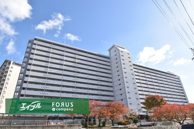 【外観】 | 公社千里山田D住宅A-２棟 | 物件を比較検討したいお客様には、「物件比較見学プラン」をご用意しております。こちらの物件だけでなく、お客様の希望に沿った物件を、いくつかまとめてご案内させて頂きます。