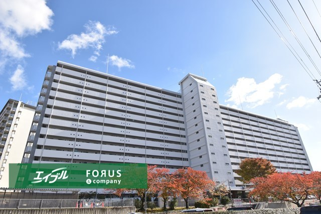 【外観】 | 公社千里山田D住宅A-２棟 | 物件を比較検討したいお客様には、「物件比較見学プラン」をご用意しております。こちらの物件だけでなく、お客様の希望に沿った物件を、いくつかまとめてご案内させて頂きます。