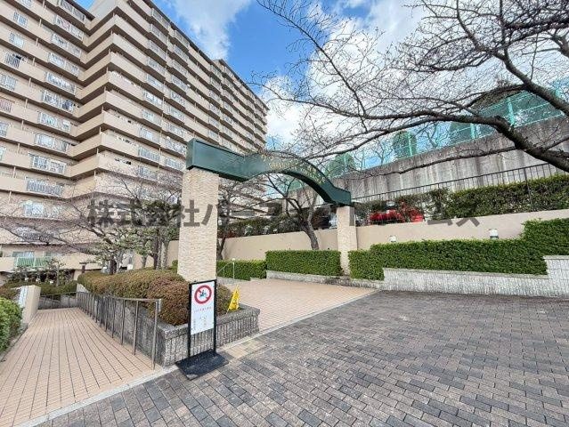 グリーンタウン香里ケ丘のエントランス|ゆとりのあるエントランスです