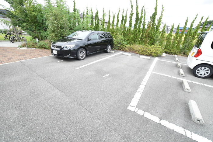 ステラセッテの駐車場
