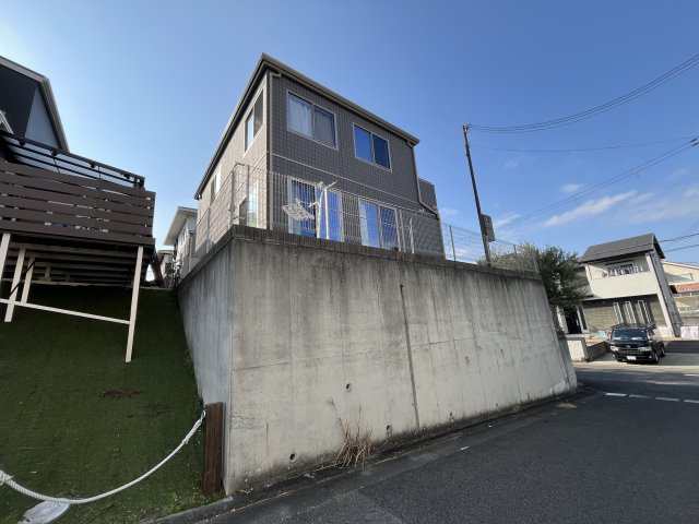 熊取町つばさが丘東1丁目　中古戸建の外観|北東角地のため通風・採光良好です。
