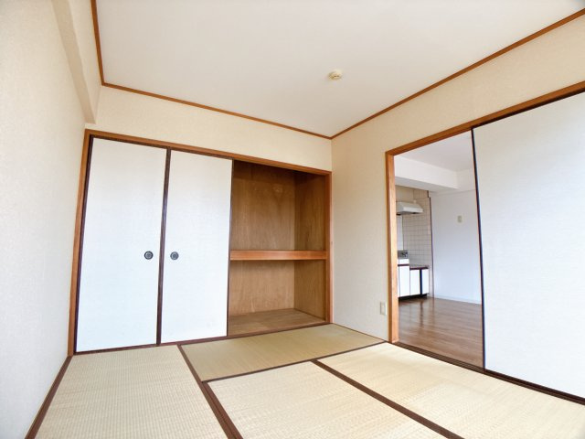 ロイヤルヒルズ山代壱番館の和室