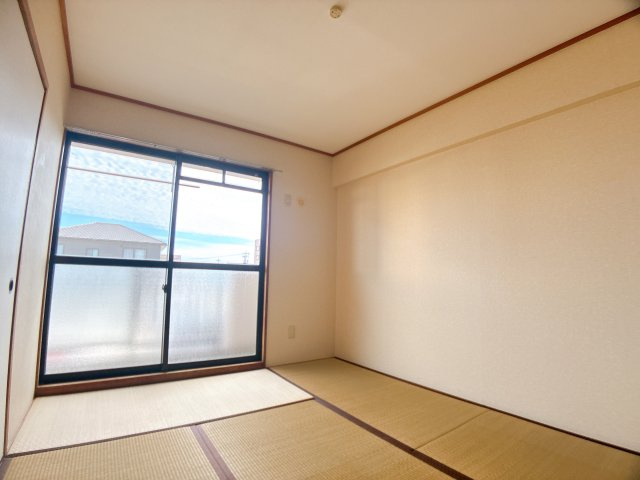 ロイヤルヒルズ山代壱番館の和室