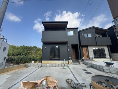 【外観】 | 沖縄市登川（全5棟）2・5号棟 | 2号棟　並列駐車2台可♪