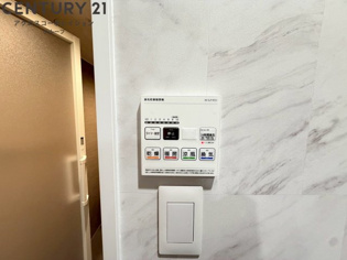 暖房機能があるため、冬場でも温かい浴室で入浴でき、乾燥機能があるため、水気を素早く取り除けます。また、換気機能があるため、湿気を素早く排出してカビや雑菌の発生を防ぐことができます。