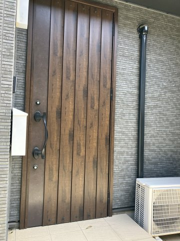 ひまわり荘の玄関