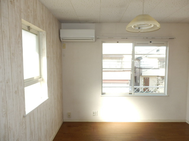 【洋室】 | 西町コート | 2面採光の洋室