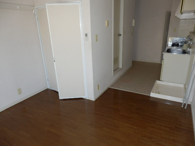 【居間・リビング】 | 西町コート | フローリングの室内