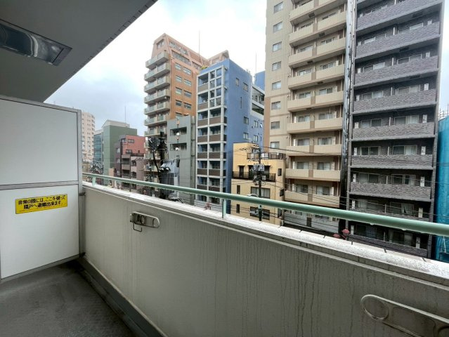 イトーピア根津のバルコニー