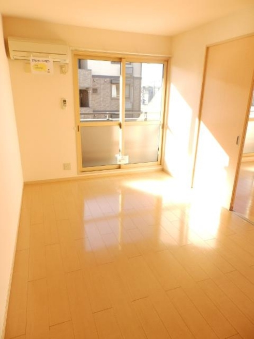 ビレッジ北久保 C棟の居間・リビング|ＬＤＫ（エアコン付）