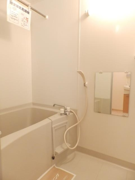 ビレッジ北久保 C棟の浴室|浴室（換気乾燥機付き）