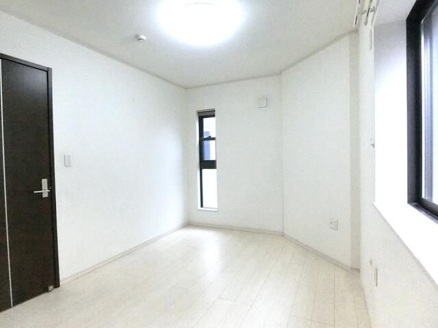 八広１丁目戸建の洋室