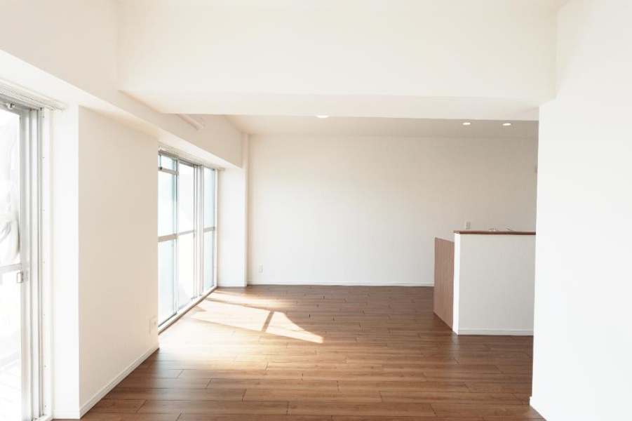 グリーンタウン茨木七番館の居間・リビング|大切なご家族が集まるからこそＬＤＫはこだわりたい！休日はおひさまの光をたっぷりと取りこめるリビングでゆったりと過ごしませんか？