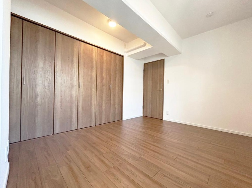 グリーンタウン茨木七番館の洋室|暮らし心地を大きく左右する収納を、適材適所に配置し使い勝手を考慮しました。