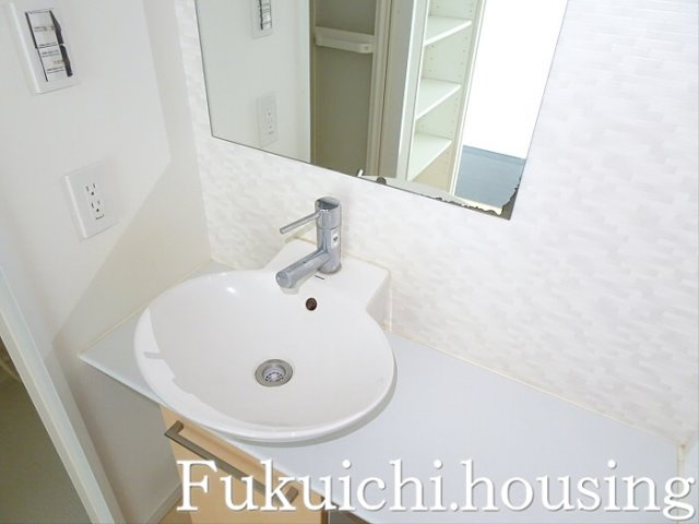 ＬＵＸＥ千歳船橋の洗面所